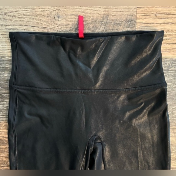Spanx Shimmer Black Wax Coated Stretch Faux Leather Legging Compress Size Large‎ - Picture 2 of 11